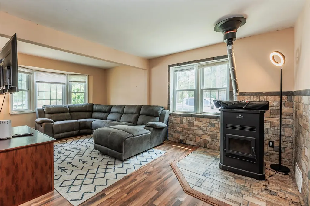 72 Parkway Boulevard Ronkonkoma NY 11779