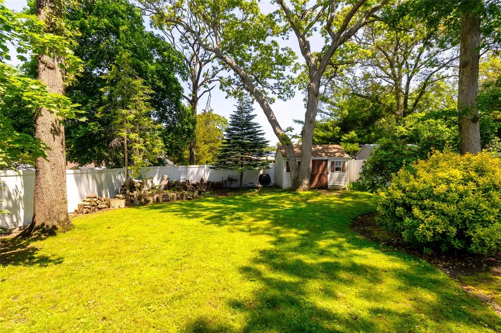 85 Ferndale Avenue Selden NY 11784