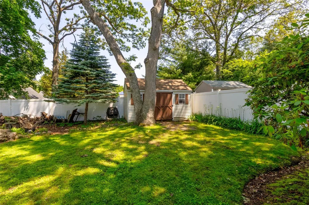 85 Ferndale Avenue Selden NY 11784