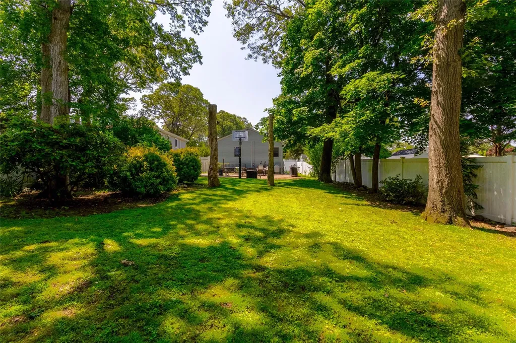 85 Ferndale Avenue Selden NY 11784