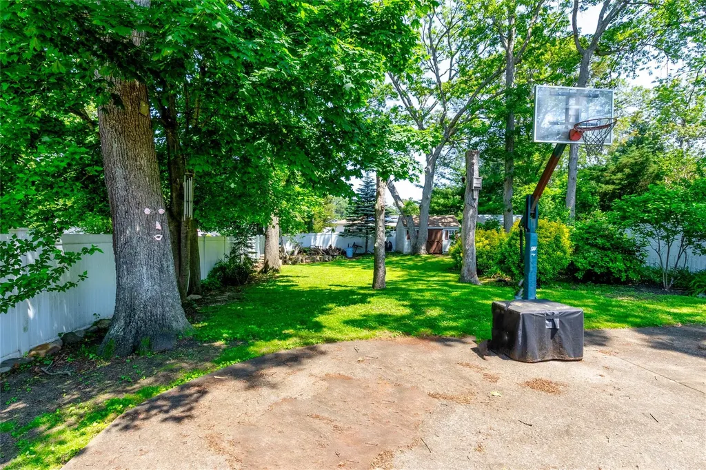 85 Ferndale Avenue Selden NY 11784