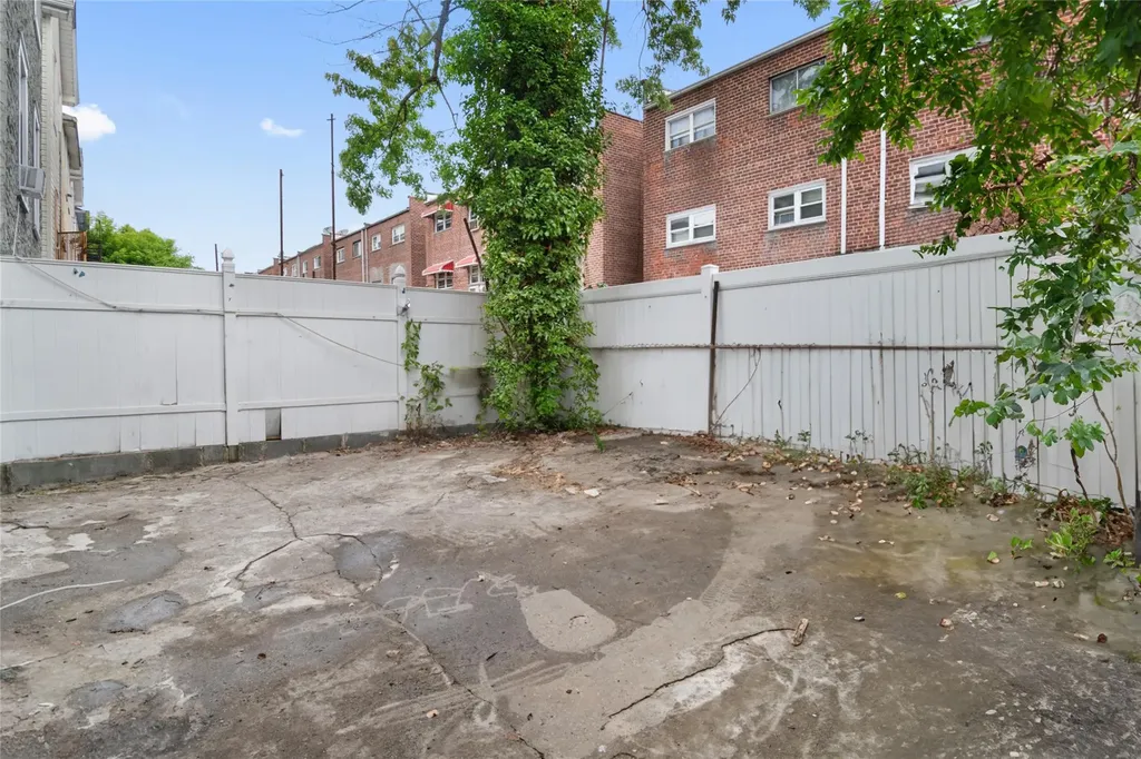 4318 Edson Avenue Bronx NY 10466