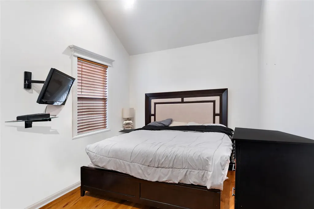 4318 Edson Avenue Bronx NY 10466