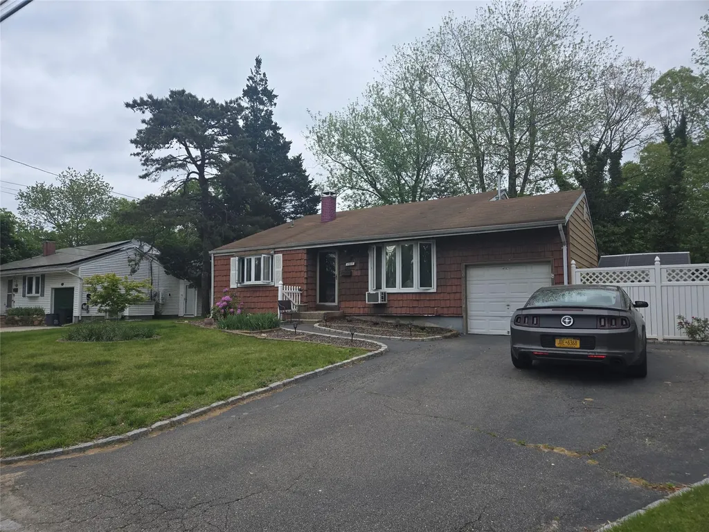 2905 Heather Avenue Medford NY 11763