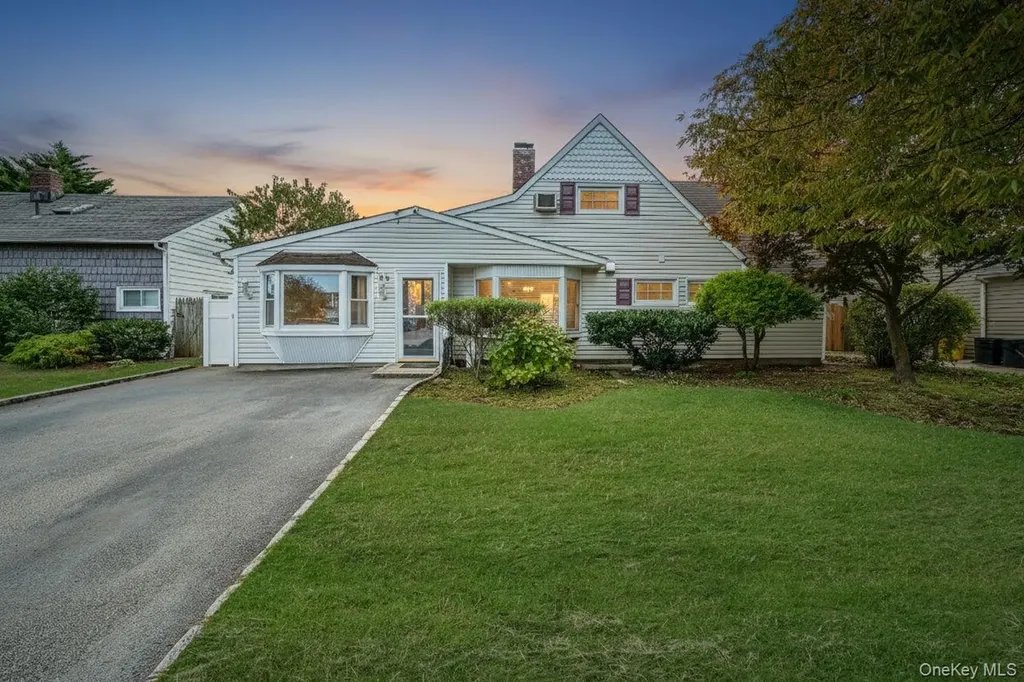 95 Lantern Road Hicksville NY 11801