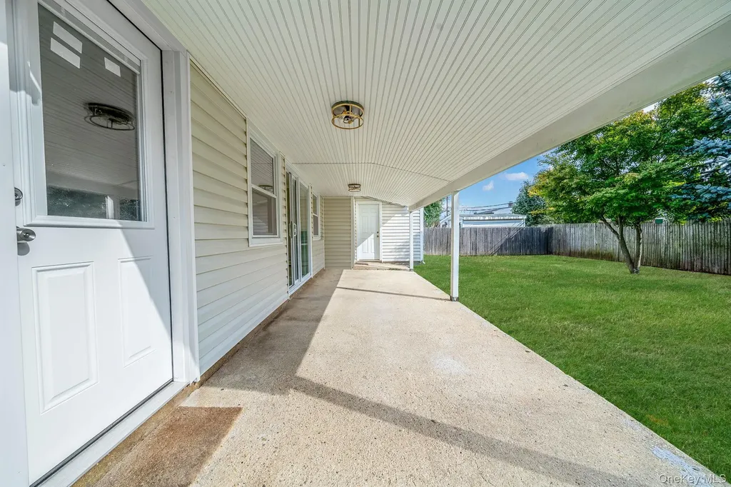 95 Lantern Road Hicksville NY 11801