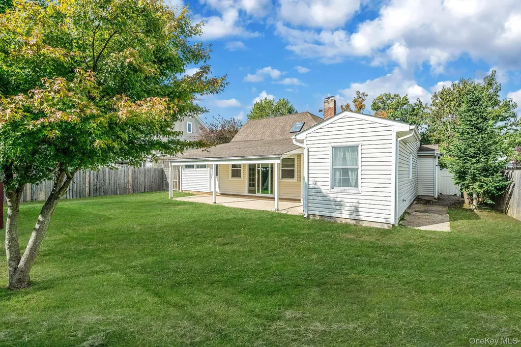 95 Lantern Road Hicksville NY 11801