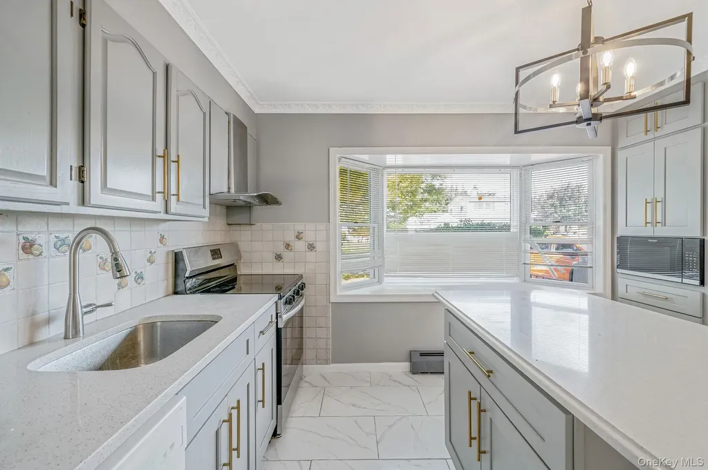 95 Lantern Road Hicksville NY 11801