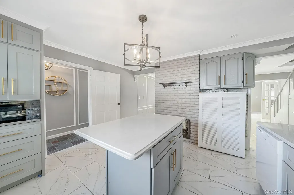95 Lantern Road Hicksville NY 11801