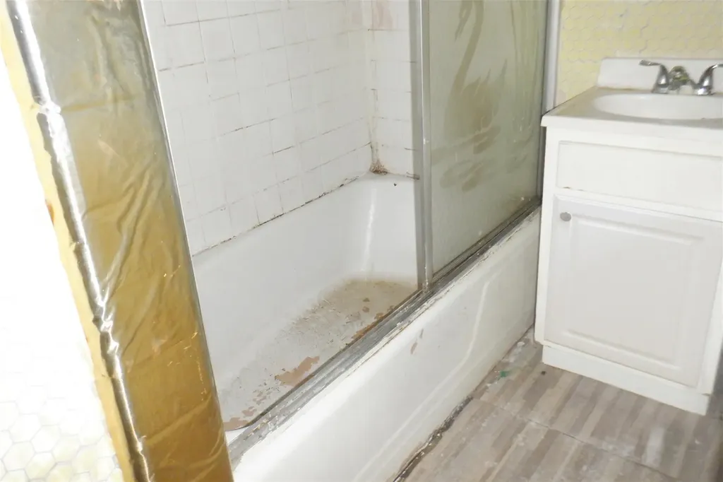 301 E 40th Street Brooklyn NY 11203