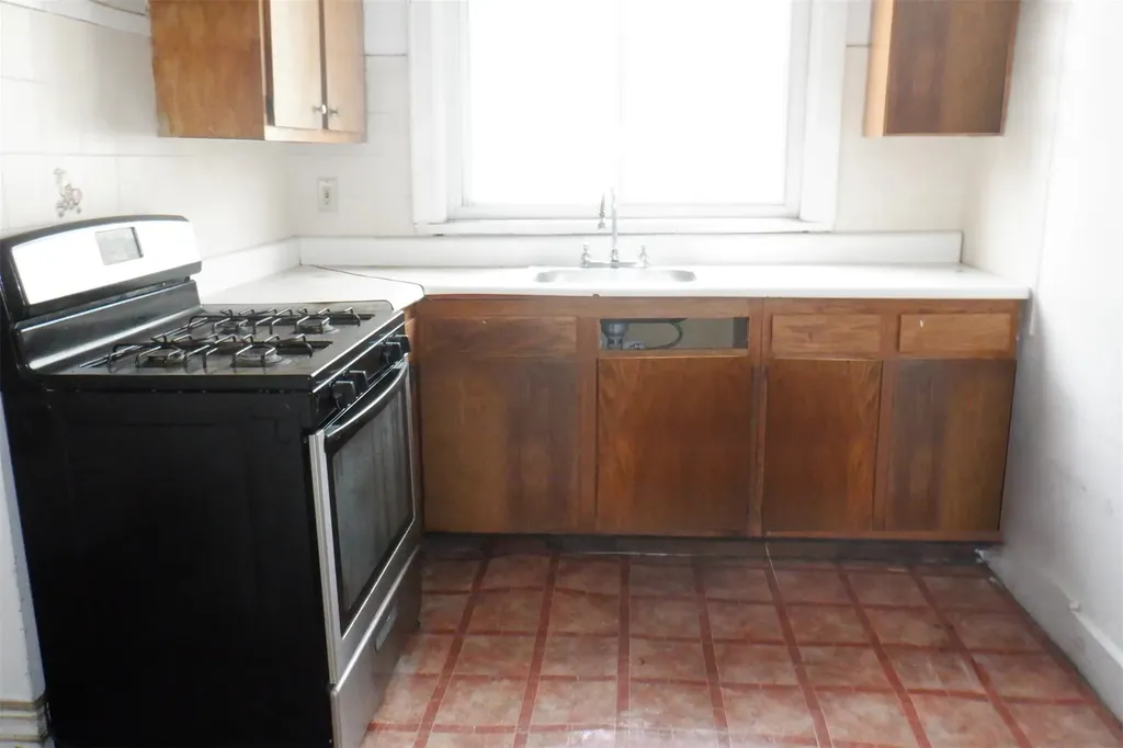 301 E 40th Street Brooklyn NY 11203