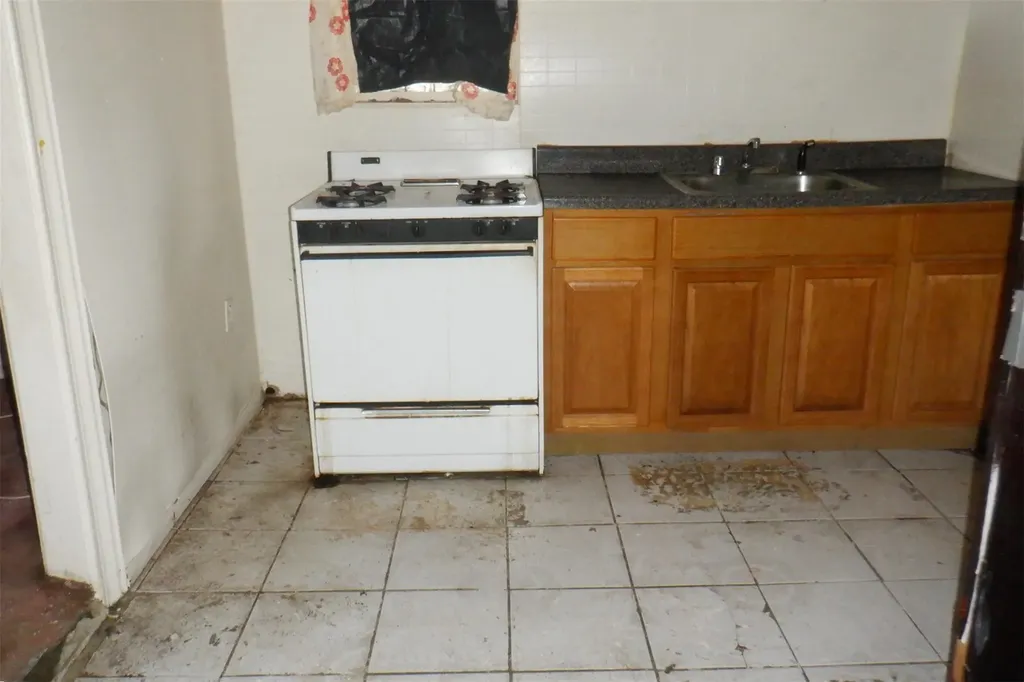301 E 40th Street Brooklyn NY 11203
