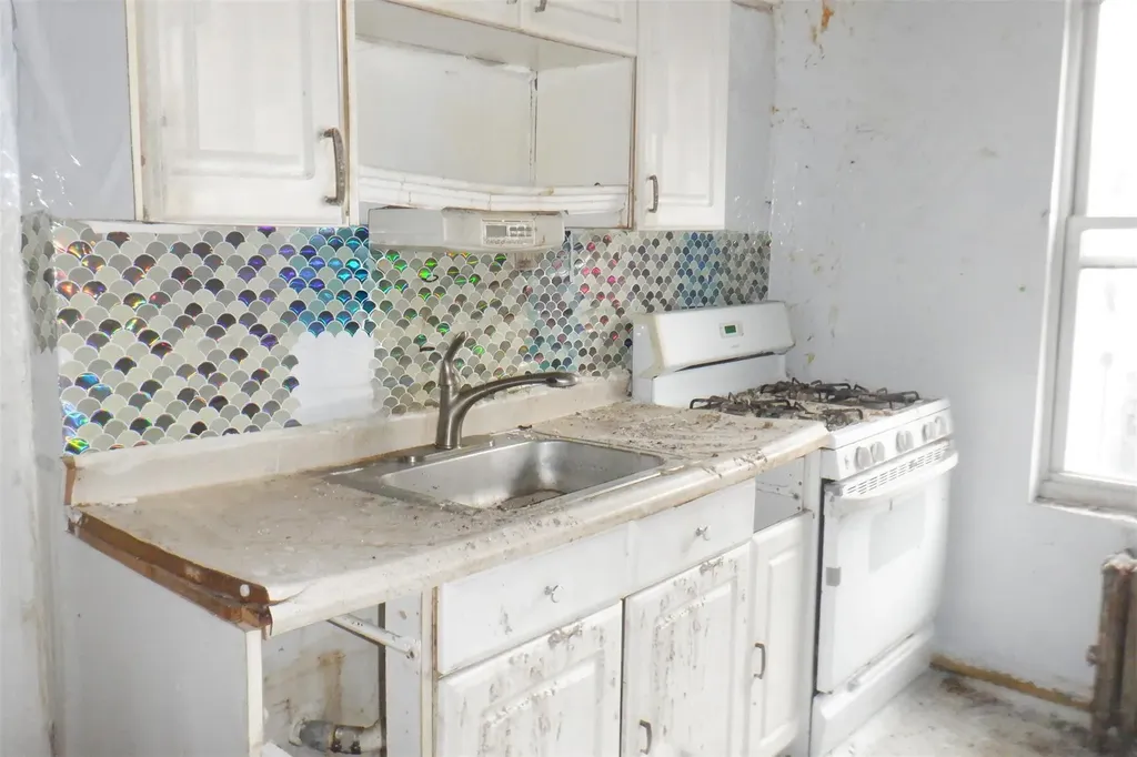 301 E 40th Street Brooklyn NY 11203