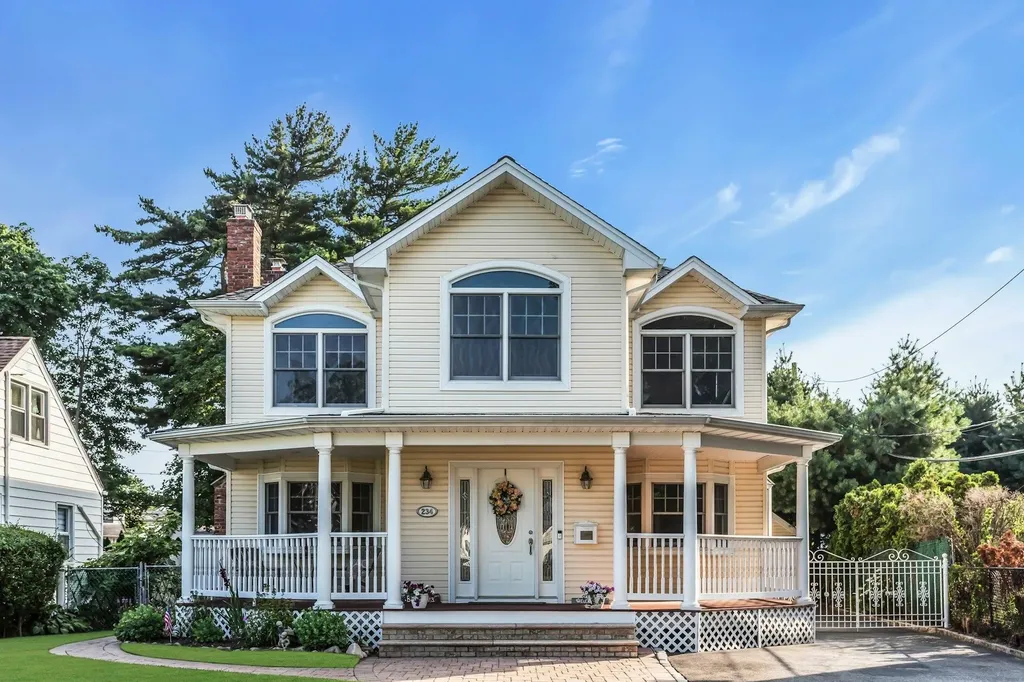 234 S Pershing Avenue Bethpage NY 11714