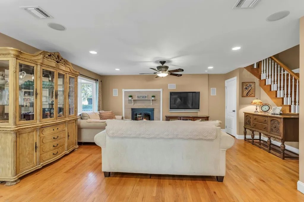 234 S Pershing Avenue Bethpage NY 11714