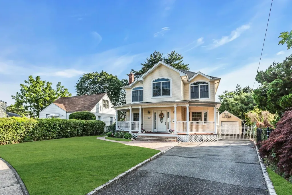 234 S Pershing Avenue Bethpage NY 11714