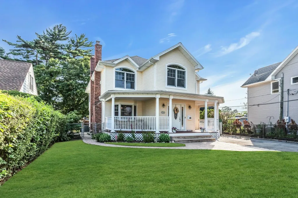 234 S Pershing Avenue Bethpage NY 11714