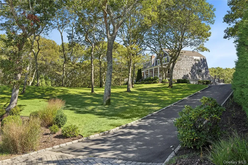 22 Old Trail Road Water Mill NY 11976