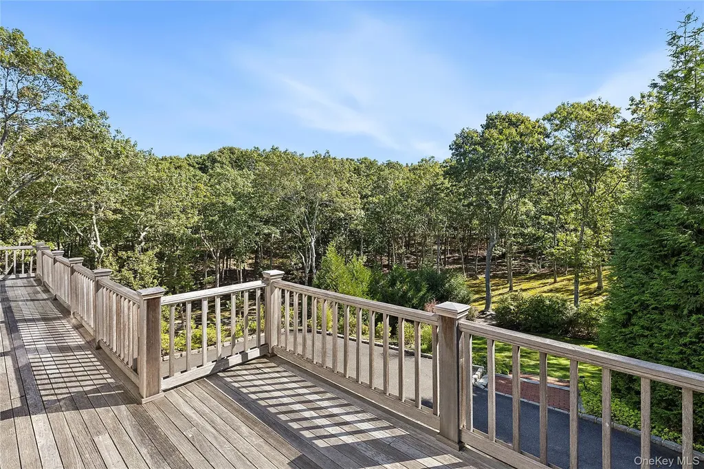 22 Old Trail Road Water Mill NY 11976