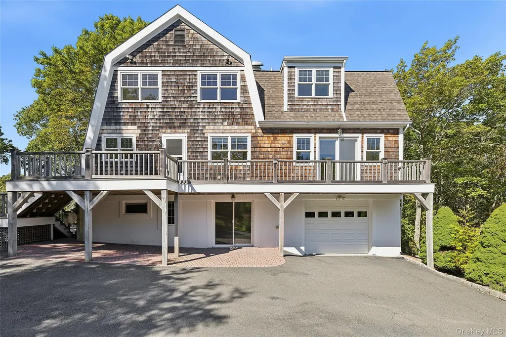 22 Old Trail Road Water Mill NY 11976