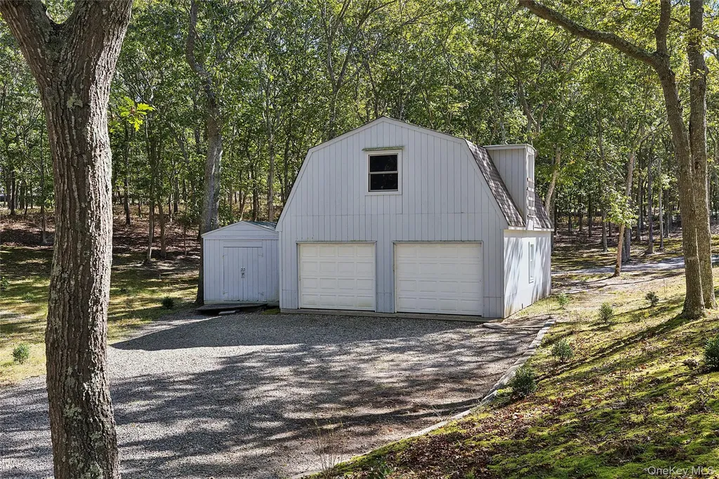 22 Old Trail Road Water Mill NY 11976