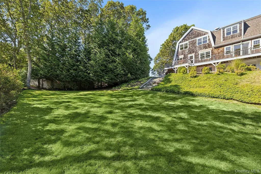 22 Old Trail Road Water Mill NY 11976