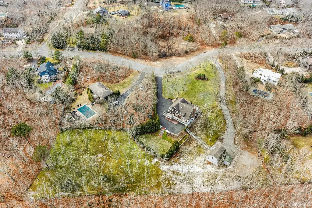 22 Old Trail Road Water Mill NY 11976