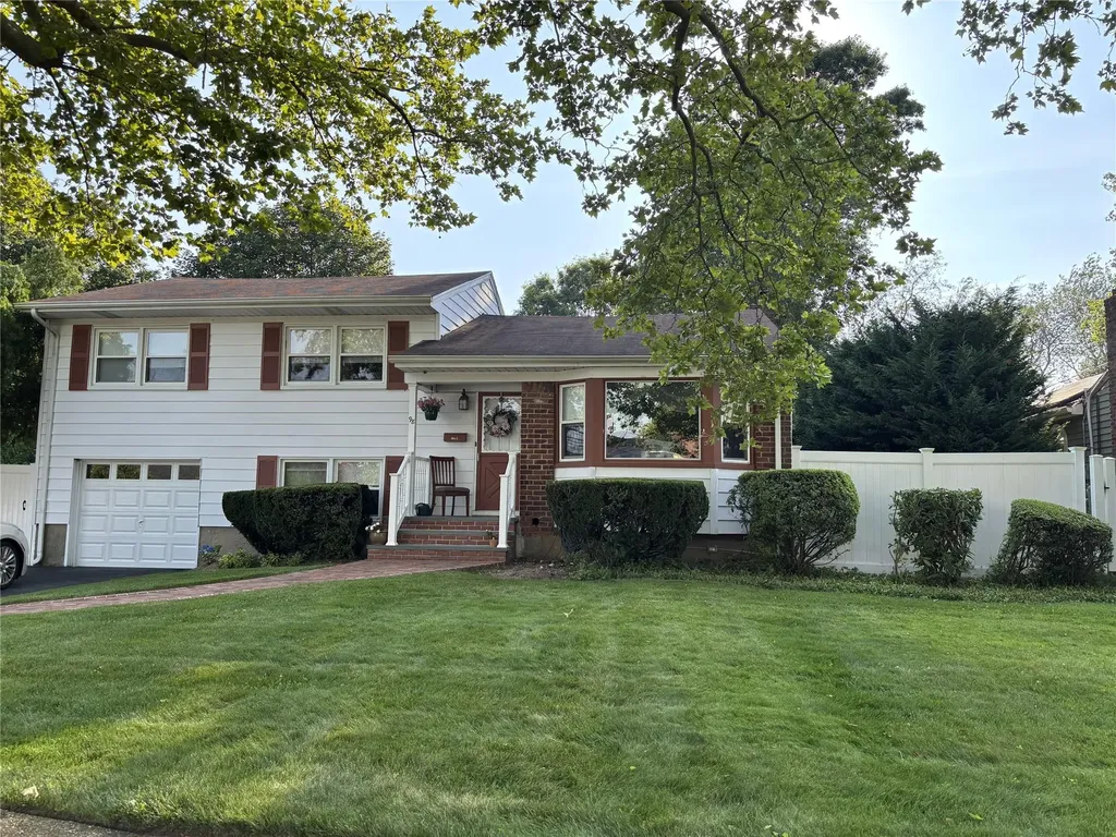 98 Cedar Drive Farmingdale NY 11735