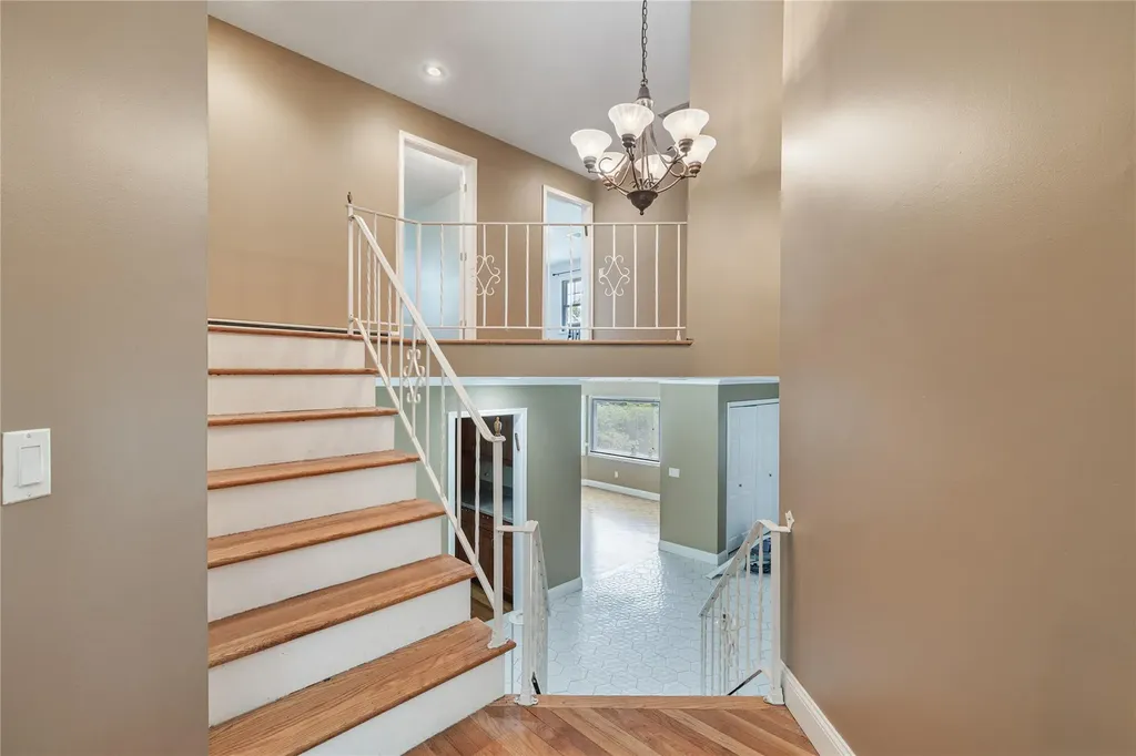 10 Salem Court Spring Valley NY 10977