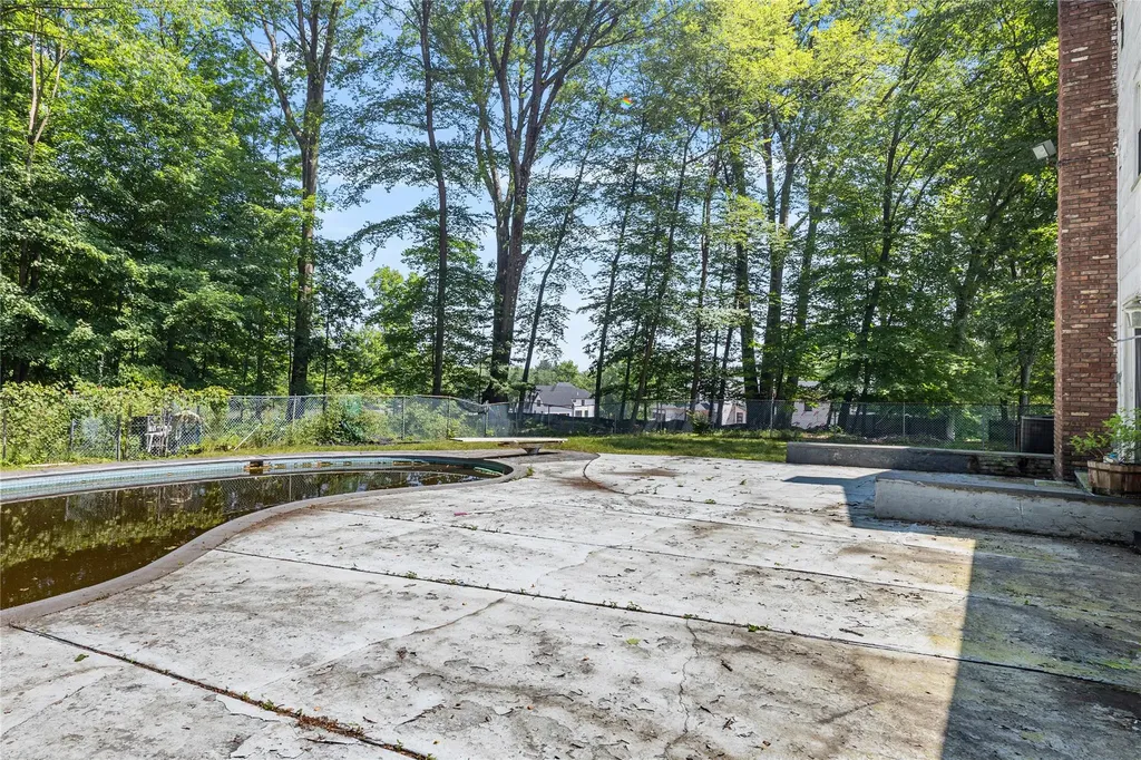 10 Salem Court Spring Valley NY 10977