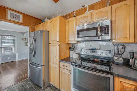 87 E Shore Drive Babylon NY 11702