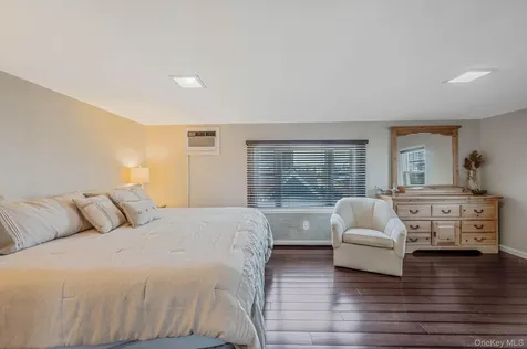 87 E Shore Drive Babylon NY 11702