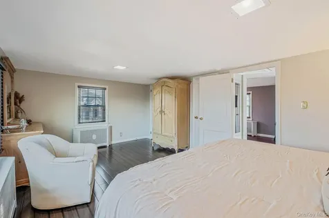 87 E Shore Drive Babylon NY 11702