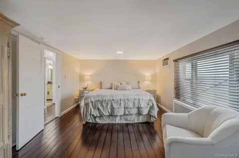 87 E Shore Drive Babylon NY 11702