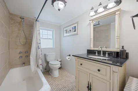 87 E Shore Drive Babylon NY 11702