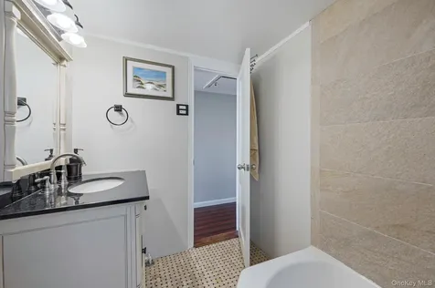 87 E Shore Drive Babylon NY 11702