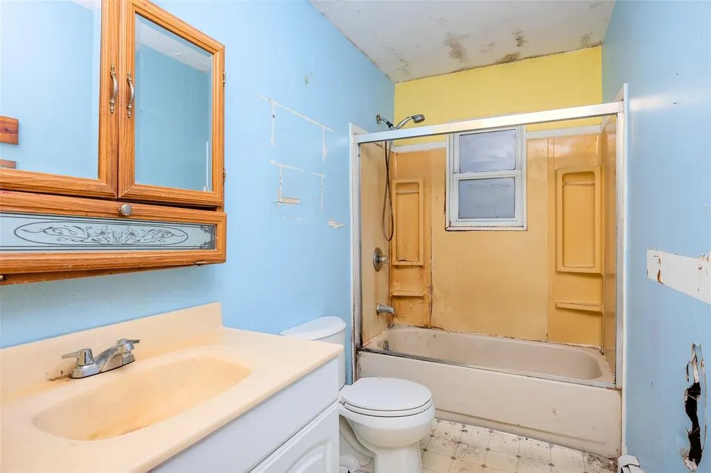 509 Hampton Avenue Bellport NY 11713