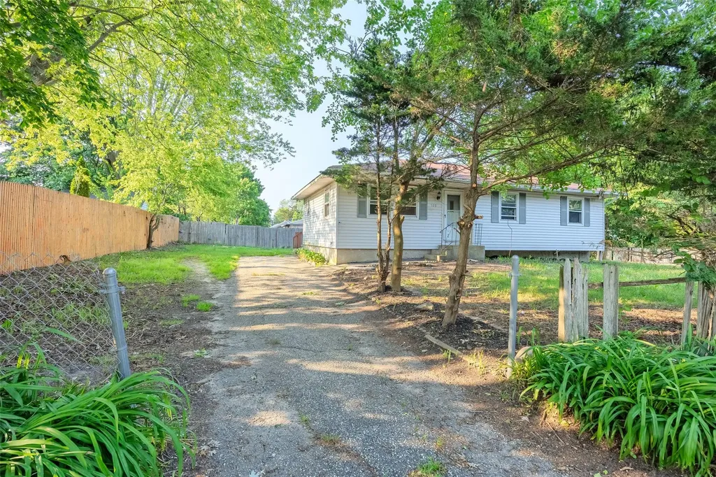 509 Hampton Avenue Bellport NY 11713