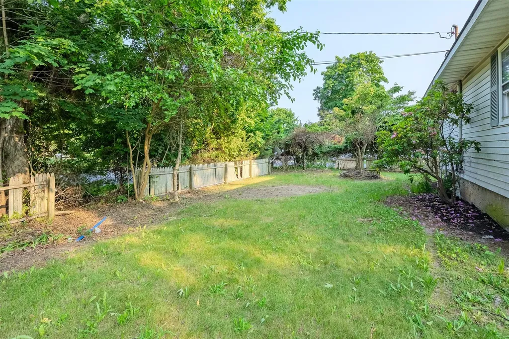 509 Hampton Avenue Bellport NY 11713