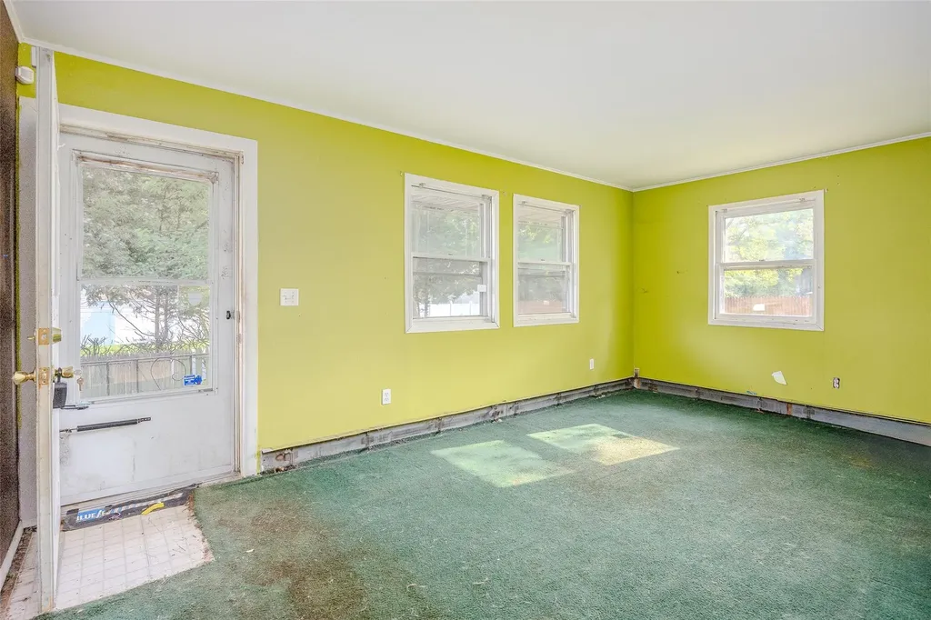 509 Hampton Avenue Bellport NY 11713