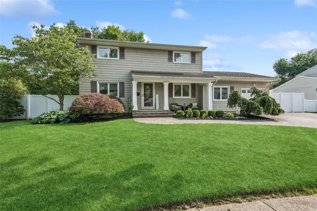 22 Shelton Court Commack NY 11725