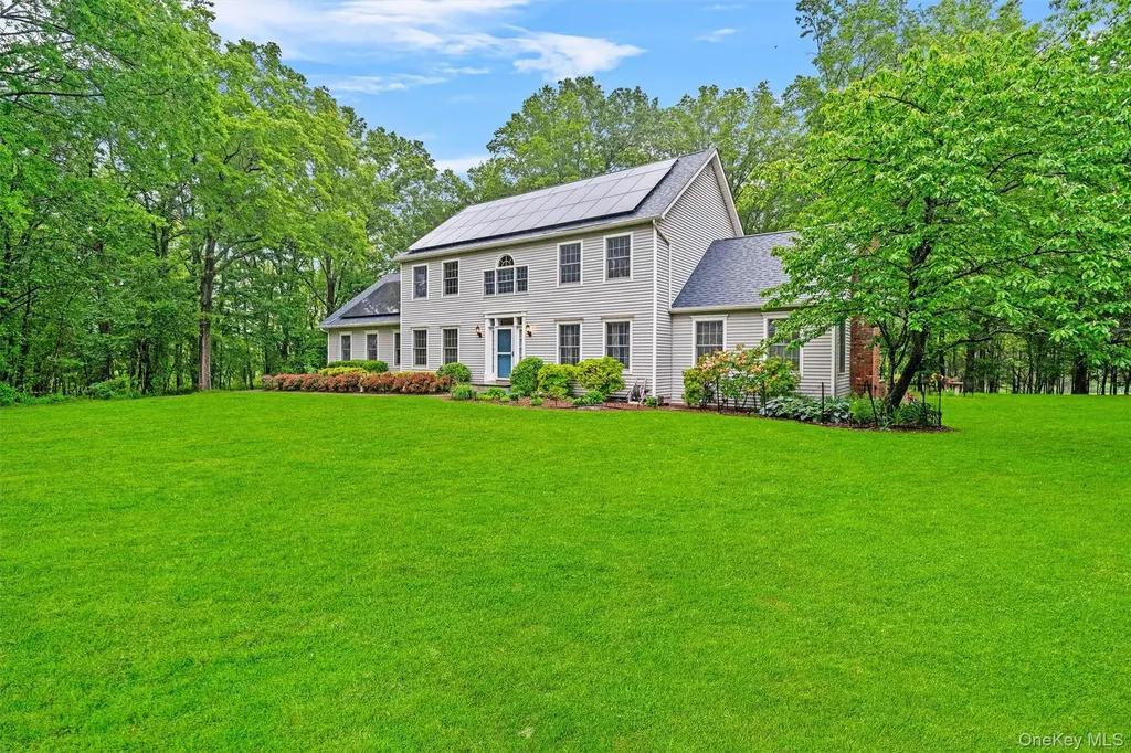 24 Hampton Court Wallkill NY 12589