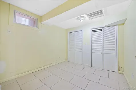 665 Nasby Place Bayswater NY 11691