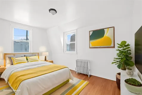 665 Nasby Place Bayswater NY 11691