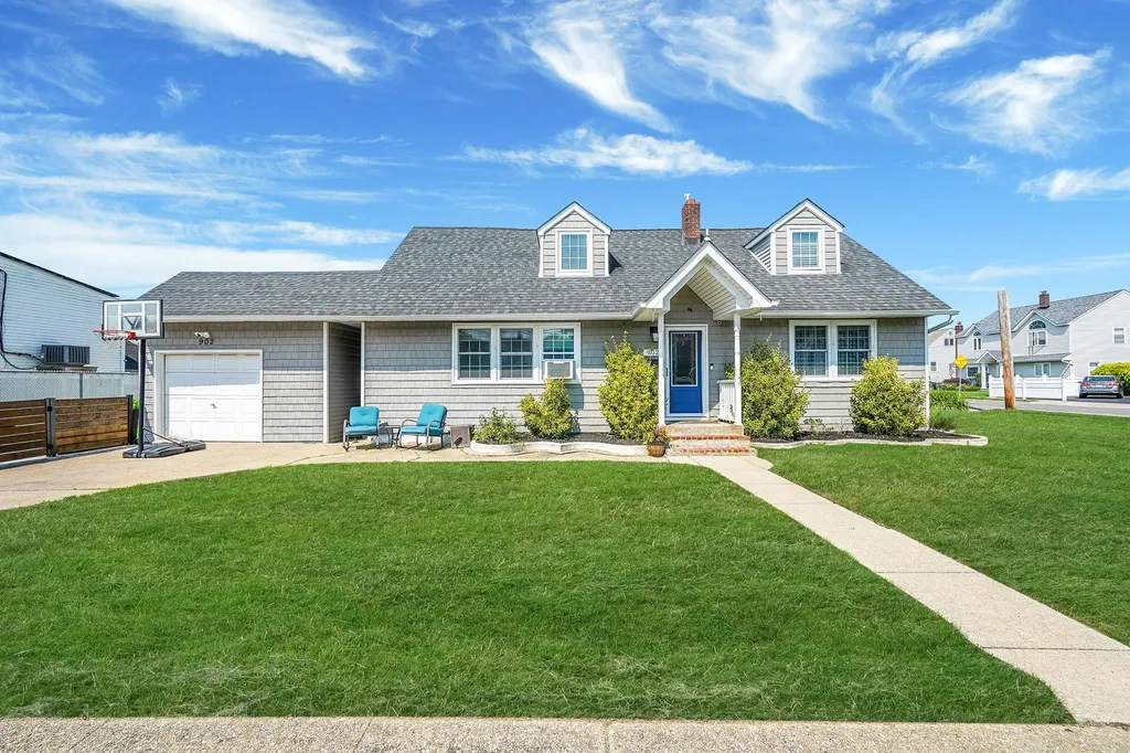 902 Sunrise Avenue Bellmore NY 11710