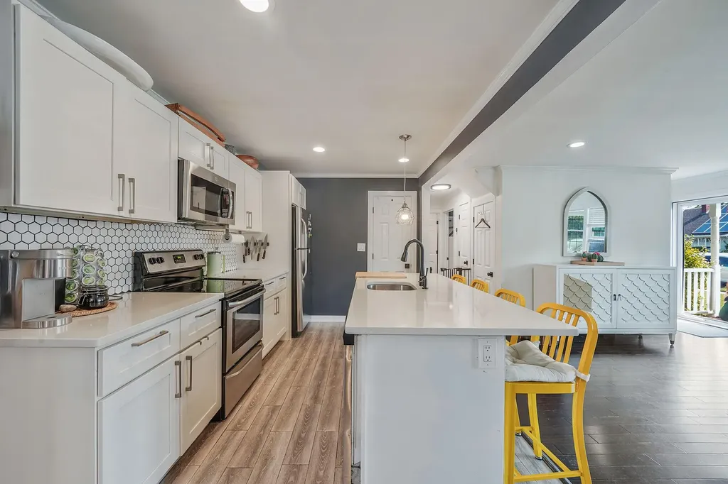 902 Sunrise Avenue Bellmore NY 11710