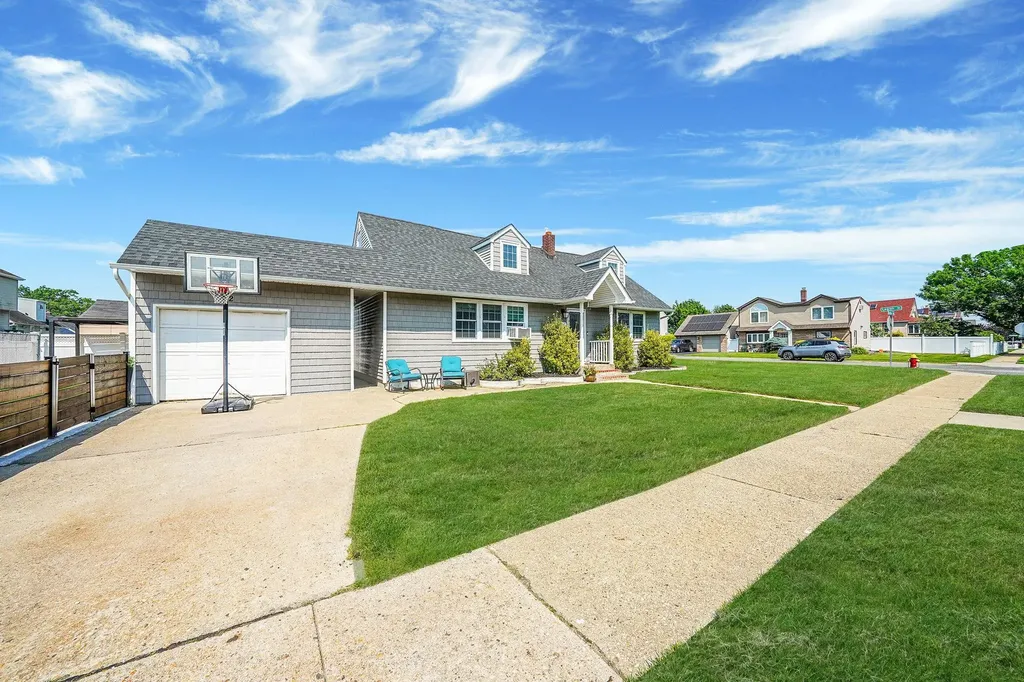 902 Sunrise Avenue Bellmore NY 11710