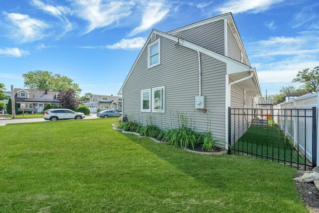 902 Sunrise Avenue Bellmore NY 11710