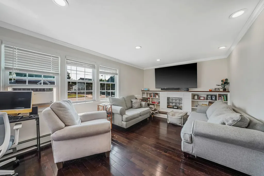 902 Sunrise Avenue Bellmore NY 11710