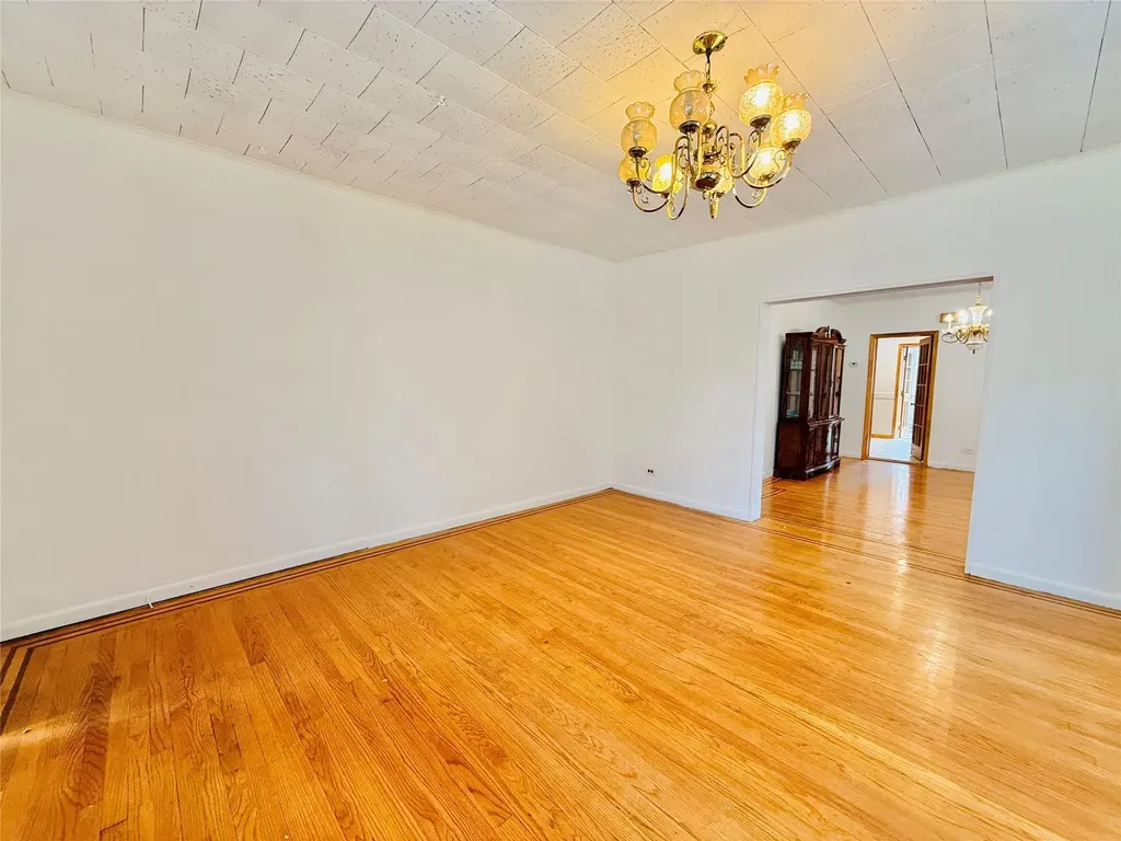 1817 Lurting Avenue Bronx NY 10461